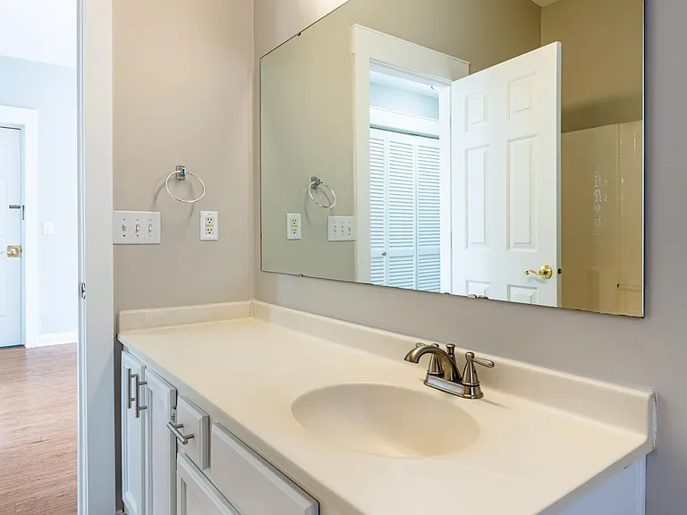 234 E 9th St #305 — Photo 10