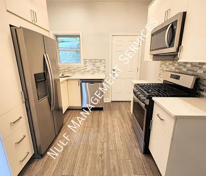 6010 Butler St — Photo 1