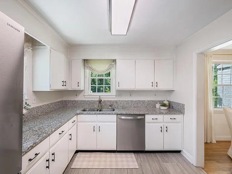 727 Woodmere Dr — Photo 11