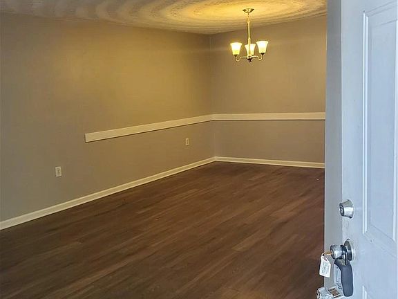3rd image of 1232 Norview Ave APT R