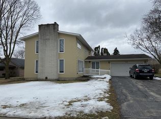 124 Manor Dr, Dekalb, IL 60115