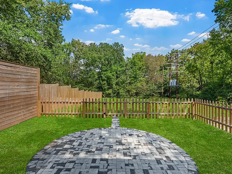 2112B Sanborn Dr — Photo 33