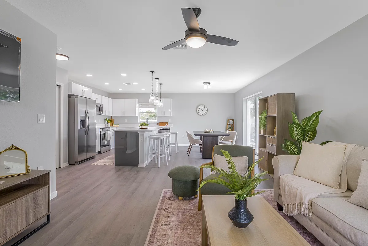 Building Photo - 6825 San Bruno Dr