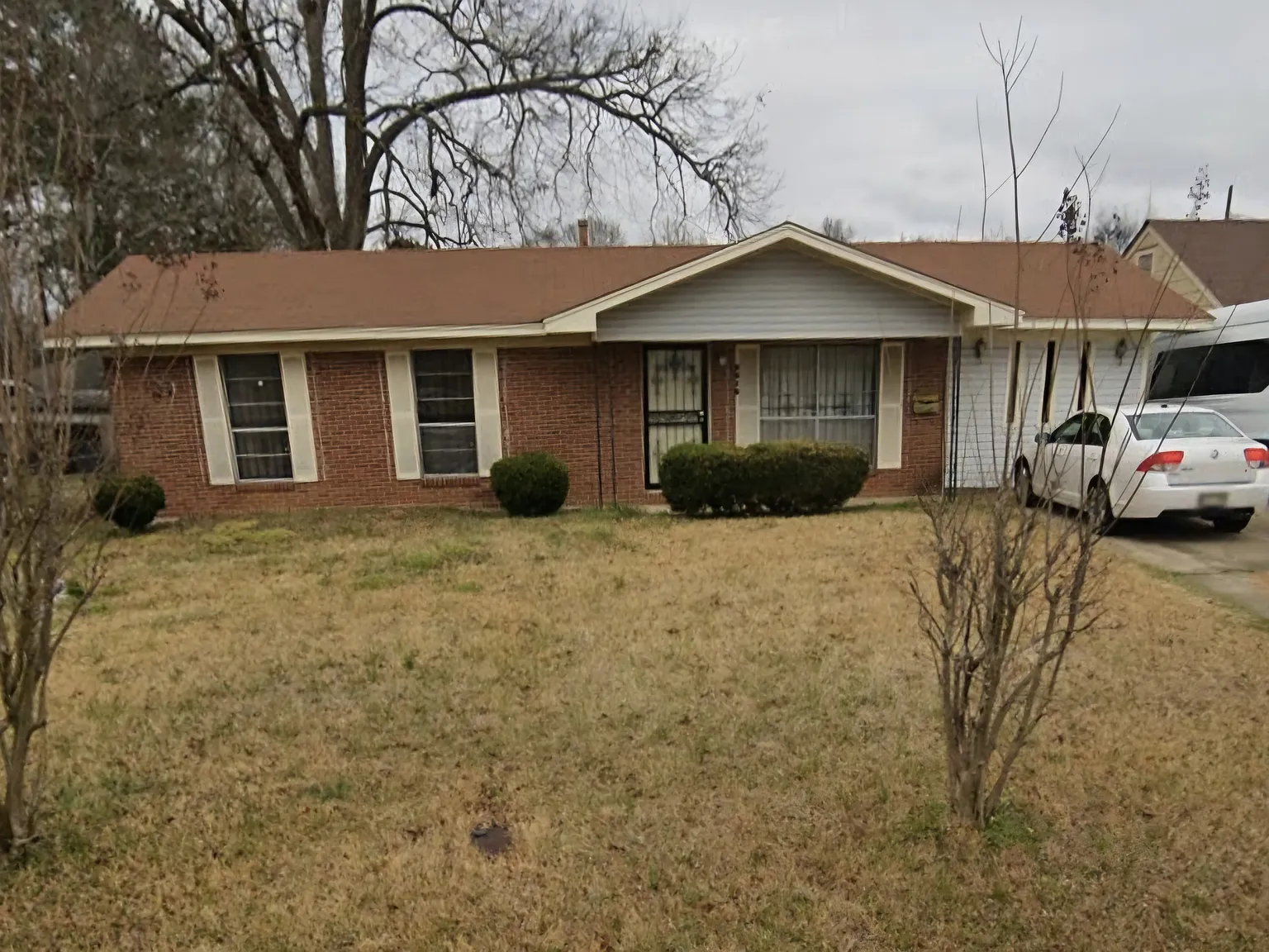 Clinton Ave, Jackson — Photo 1
