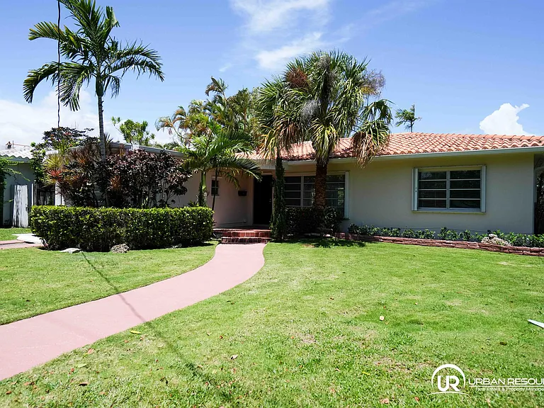 475 S Shore Dr — Photo 1