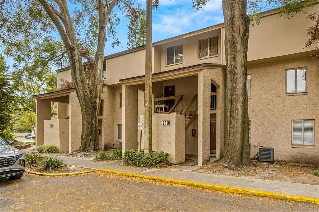 1 bed, 1.0 bath, 783 sqft, $1,200 — Photo 1
