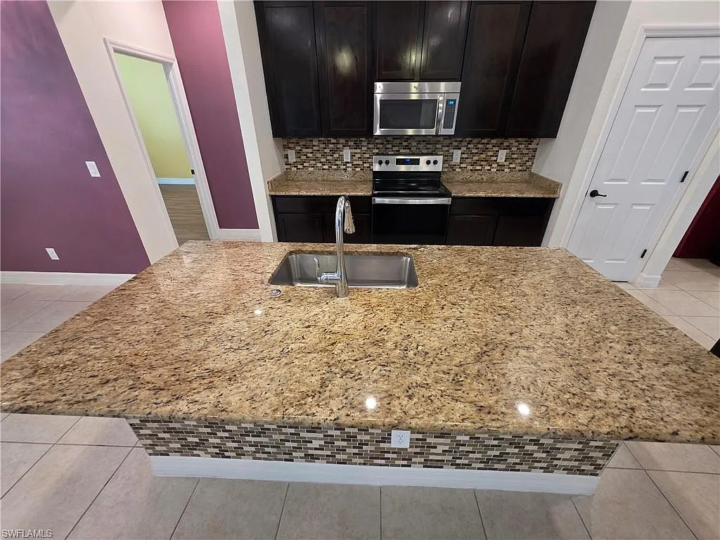 4 bed, 3.0 bath, 2336 sqft, $2,500 — Photo 4