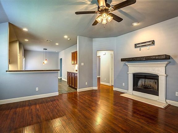 5th image of 1300 Silver Maple Ln