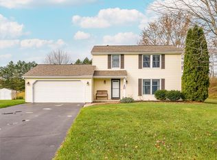 18 Haverhill Dr, Churchville, NY 14428