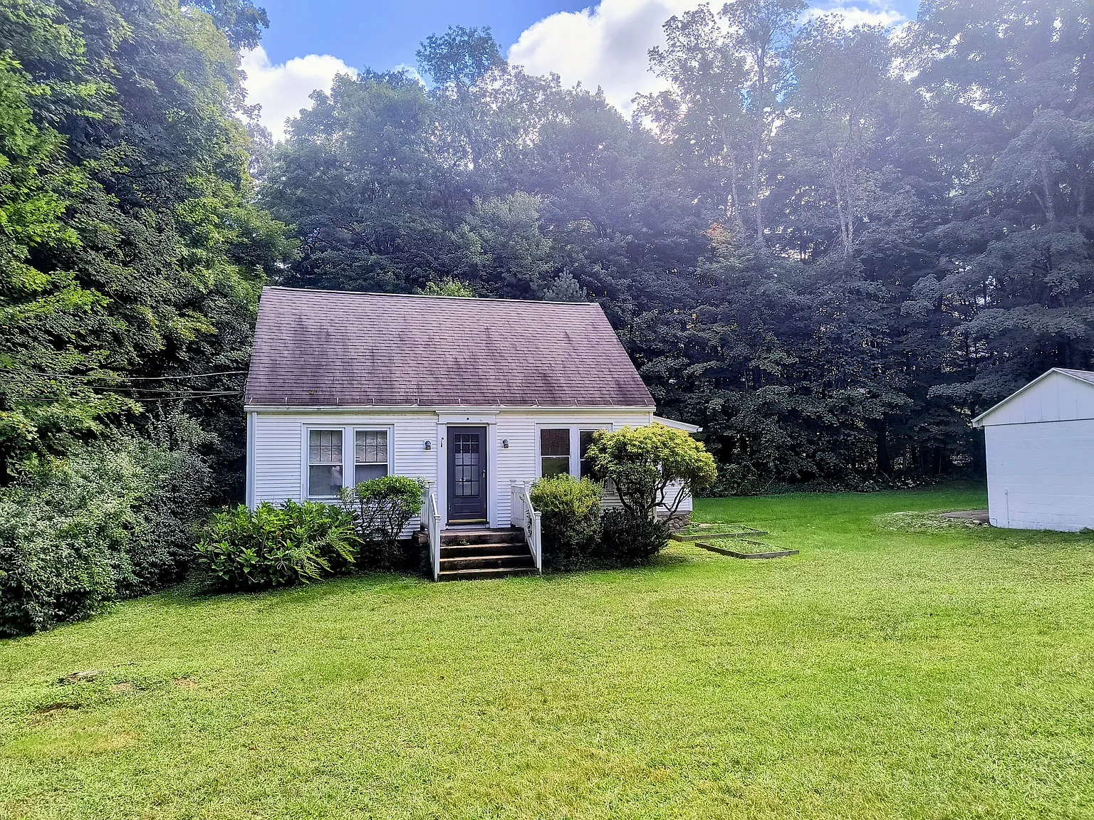 3 bed, 1100 sqft, $2,400 — Photo 2