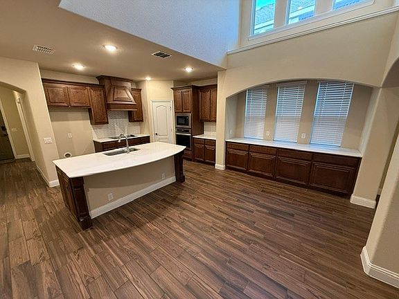 5th image of 504 Ridgewater Trl