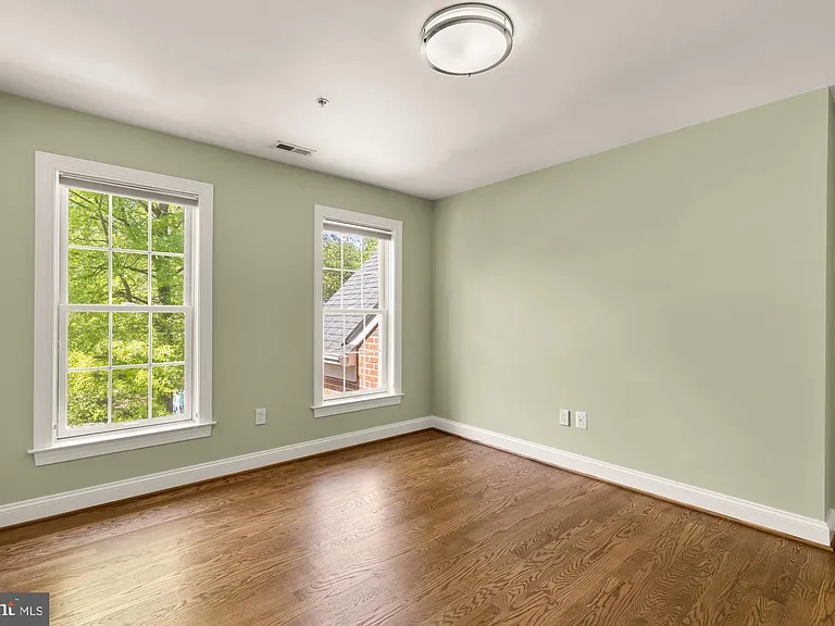 5501 Montgomery St — Photo 24