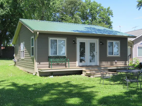 W10397 Blackhawk Trl, Fox Lake, WI 53933