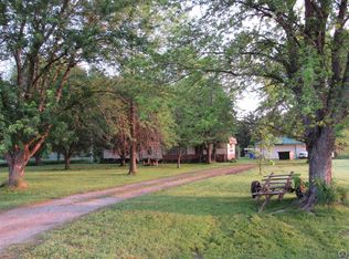 1832 W 197th St, Scranton, KS 66537