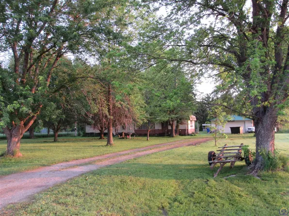 1832 W 197th St, Scranton, KS 66537