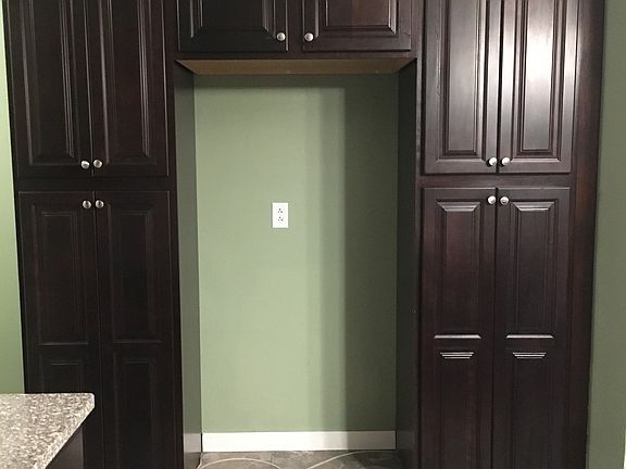 4th image of 2810 Eastwood Dr