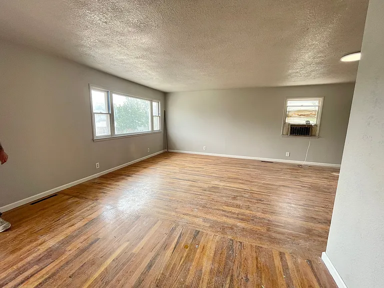 1604 S Kenwood St — Photo 10
