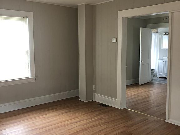 3rd image of 10013 Benham Ave