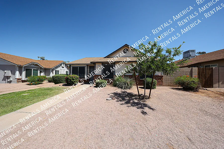 Beautiful 3 bed 2 bath home — Photo 4