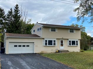 22 Gooseberry Ln, Liverpool, NY 13090