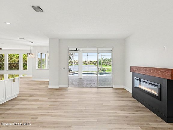 5th image of 572 Oceanside Blvd