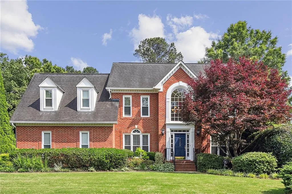 5 bed, 4.5 bath, 4263 sqft, $5,500 — Photo 1