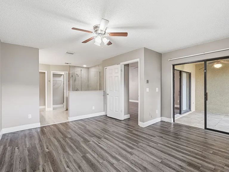 7528 Fenwick Cove Ln — Photo 12