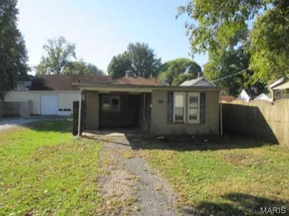 130 W 2nd St, Hartford, IL 62048