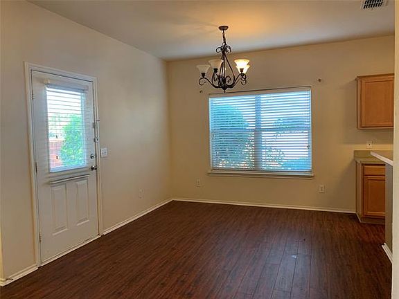 4th image of 734 Fleming Dr