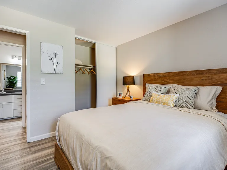 The Dutton Apartments — Photo 12