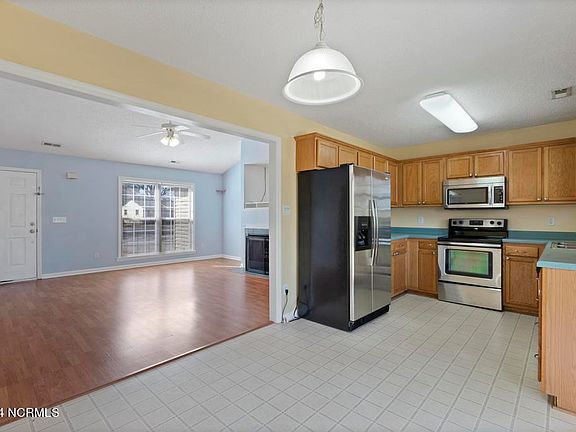 5th image of 1302 Davis Street