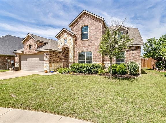 2nd image of 104 Lauren Ct