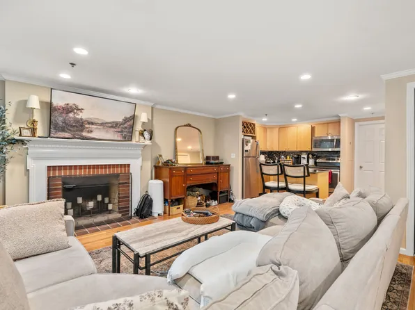 15 Henley St APT A, Charlestown, MA 02129
