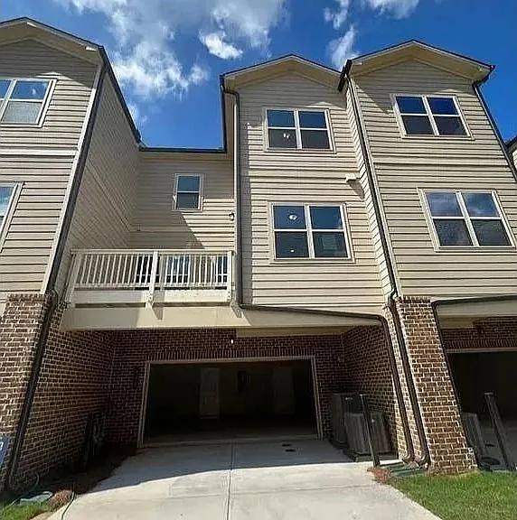 735 Brecklin Ln — Photo 4