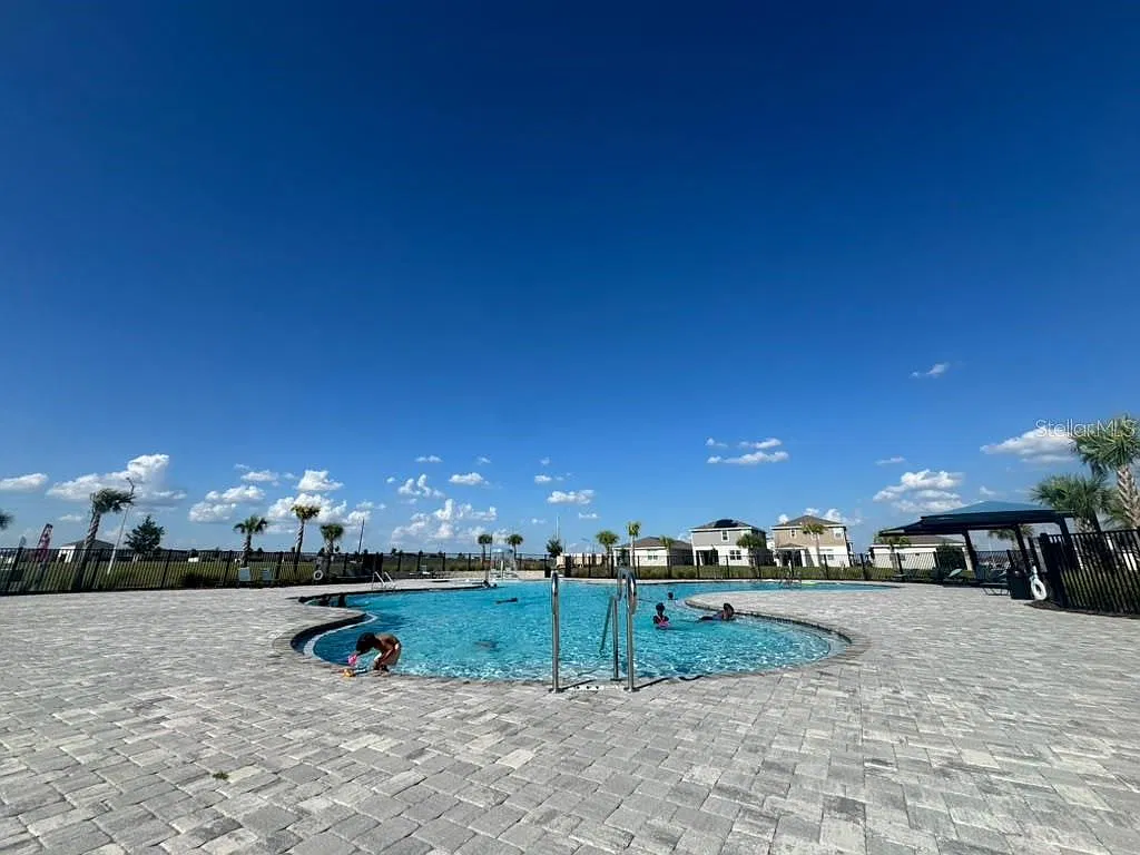 4 bed, 2.0 bath, 1833 sqft, $2,450 — Photo 3
