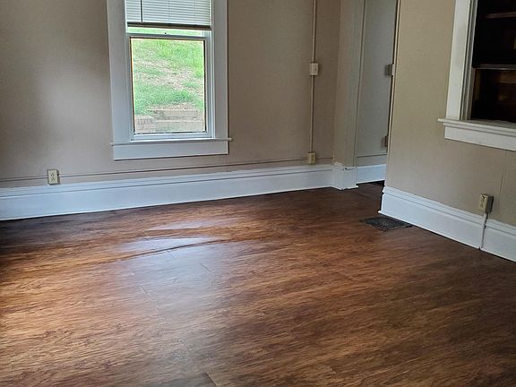 2nd image of 1131 Sharon Ave