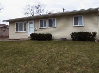 2001 Cherokee Rd, Carpentersville, IL 60110