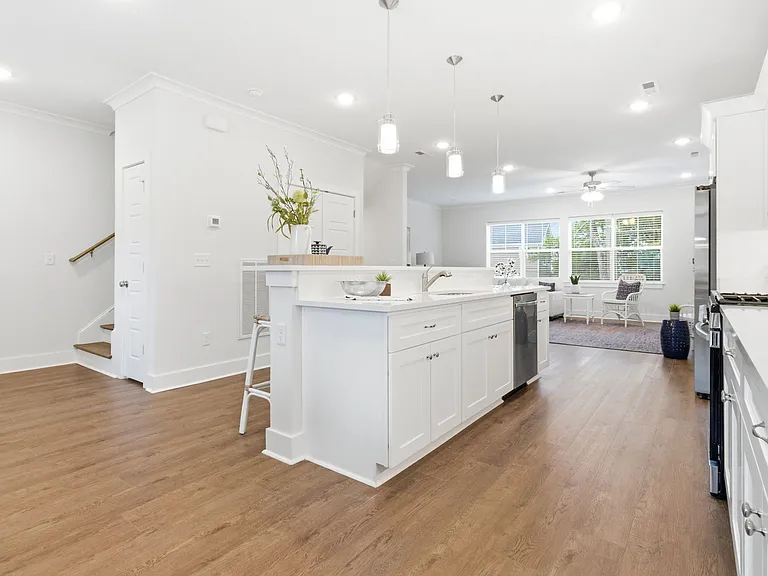 2923 Pretty Lake Ave #A — Photo 24