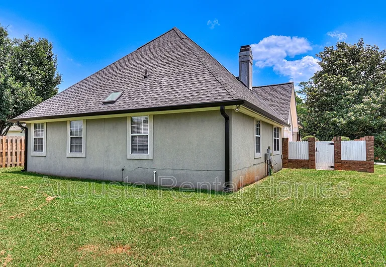 208 Stonington Dr — Photo 47