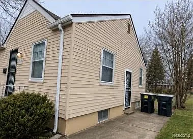 2 bed, 1.0 bath, 900 sqft, $1,200 — Photo 2