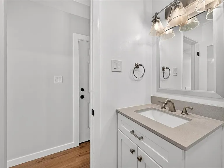1099 Grove Ave — Photo 14