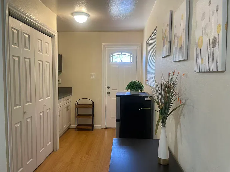 2420 Maywood Ave — Photo 8