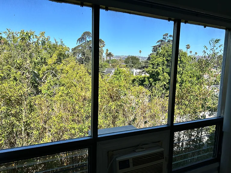 Rossmore Apartments — Photo 7