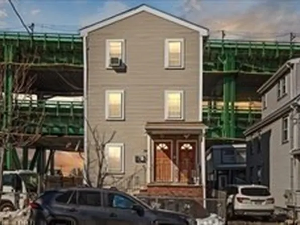 74 Chestnut St, Chelsea, MA 02150