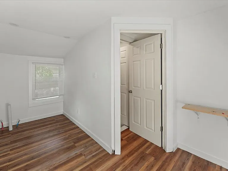 1138 W 36th St — Photo 10