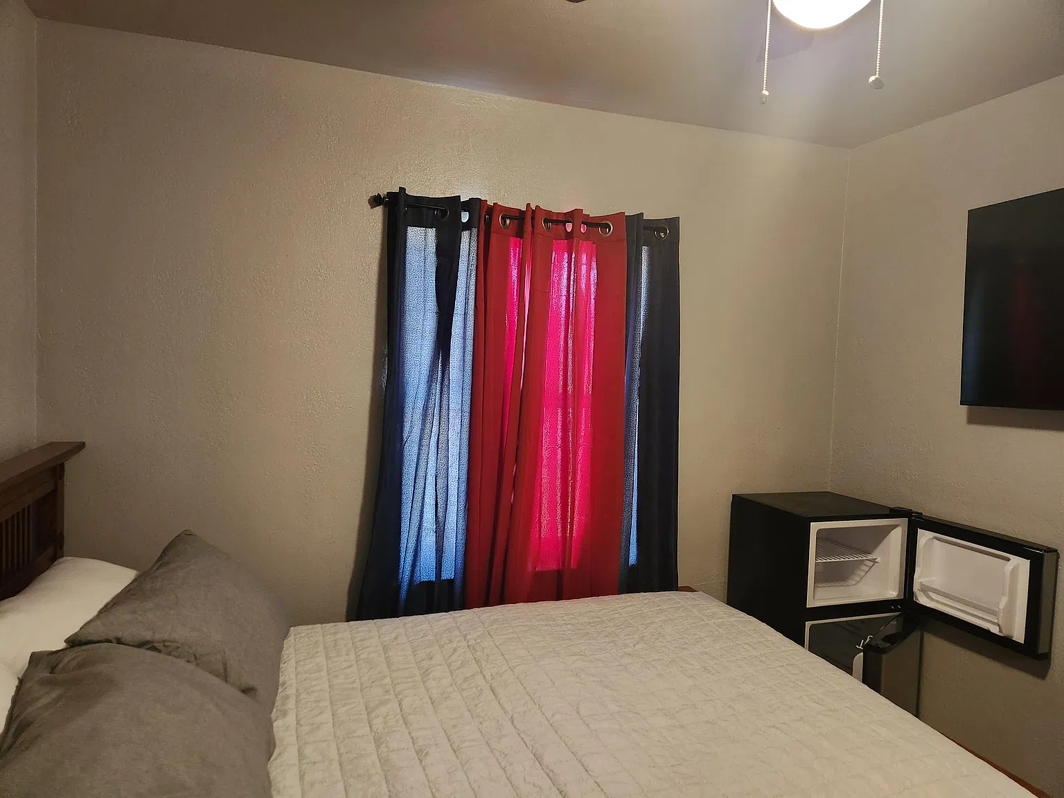 2 bed, 1.0 bath, 1332 sqft, $2,000 — Photo 2