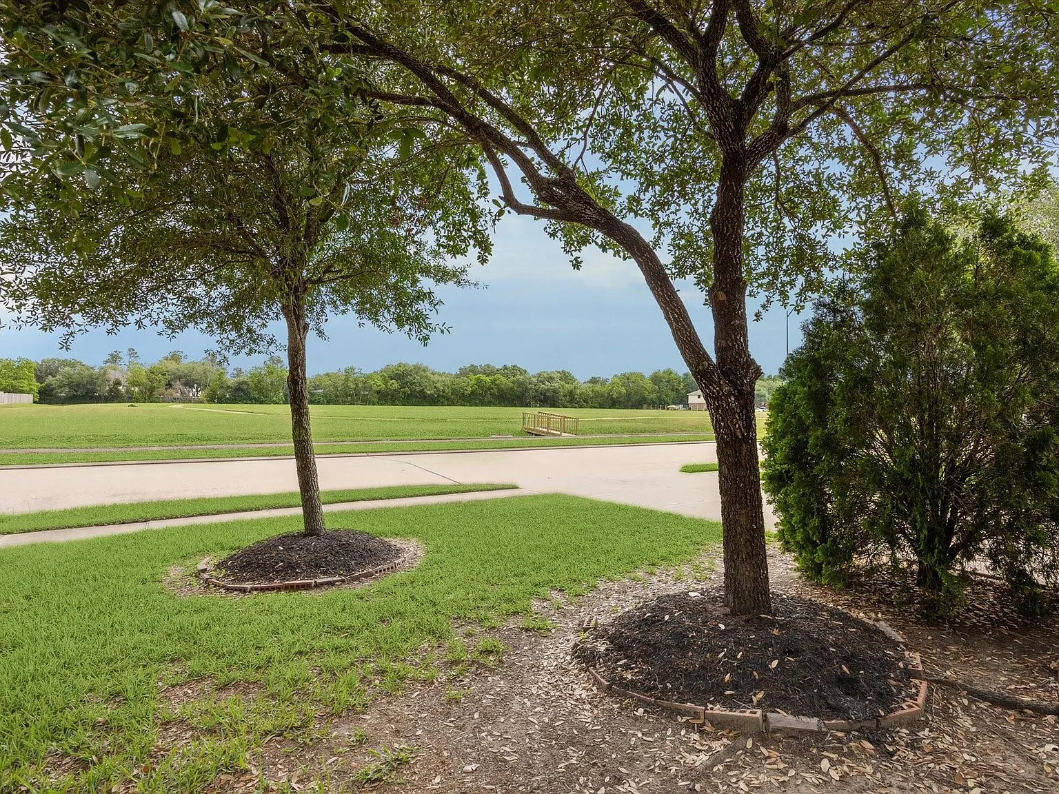 3 bed, 2.5 bath, 2454 sqft, $2,500 — Photo 3