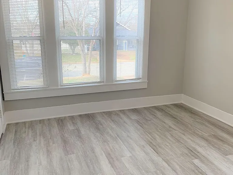 520 E Day St — Photo 6
