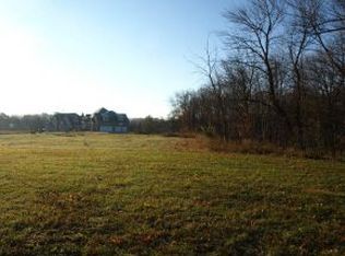 1636 N Hidden Falls Ct, De Pere, WI 54115