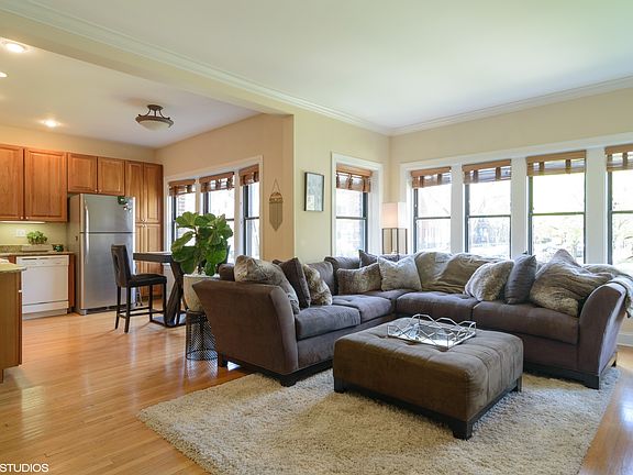 3rd image of 4033 N Southport Ave #1